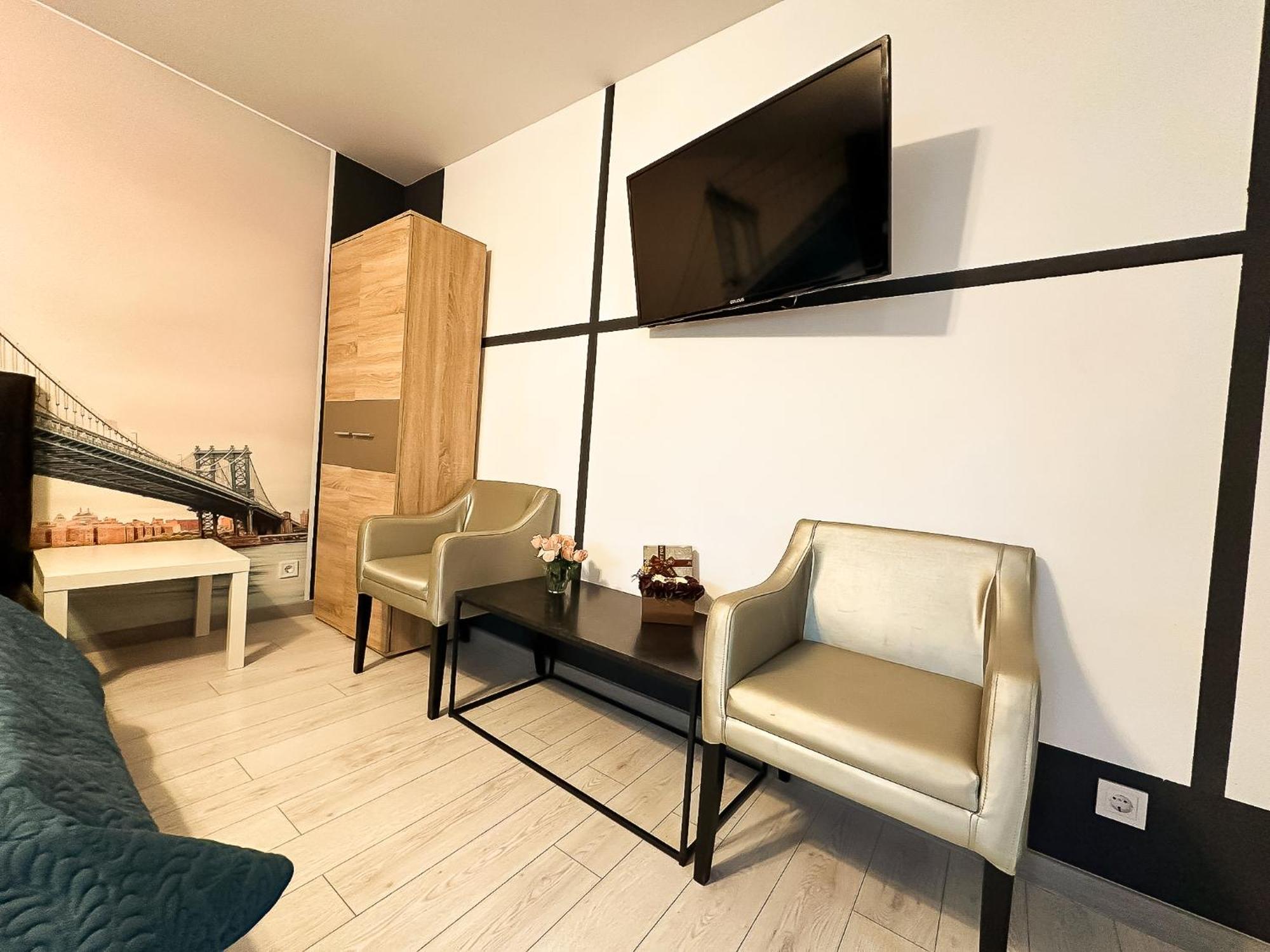 The Bridge - Central Studio With Free Parking Craiova Exterior foto